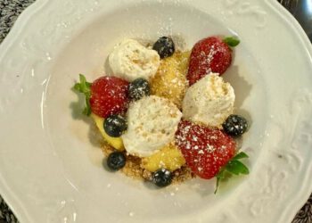 קינוח לימון ומסקפונה בפירות העונה