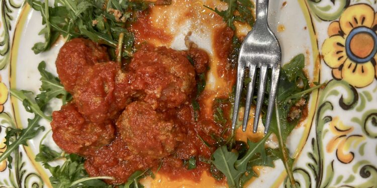 ברזאולה – בשר כבוש בצלחת איטלקית