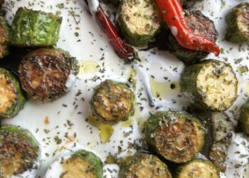 קישואים צרובים ביוגורט צונן