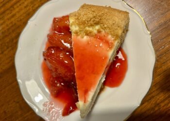 עוגת ריקוטה איטלקית לימונית עם מרקחת שזיפים